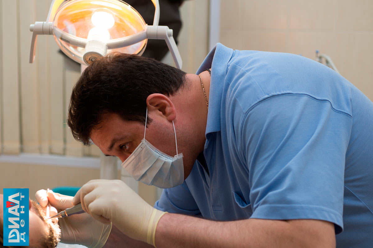 имплантация зубов в Диал-Дент - хирург Алавердов В.П.