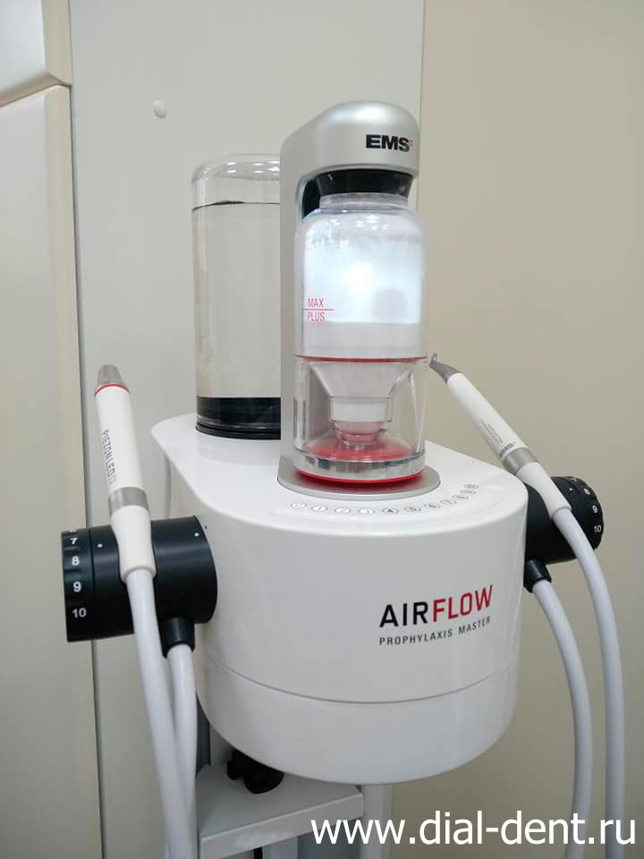 Air Flow профессиональная чистка зубов