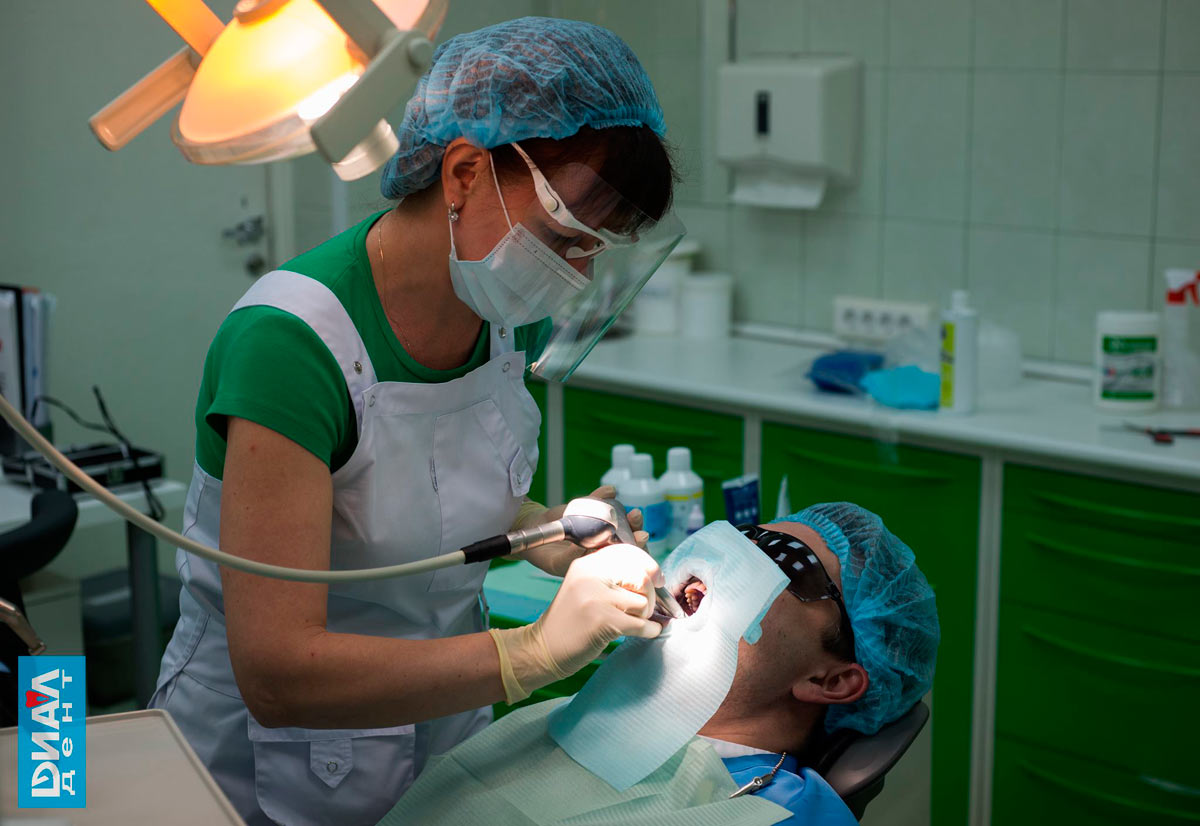 удаление зубного налета и зубного камня перед комплексным стоматологическим лечением