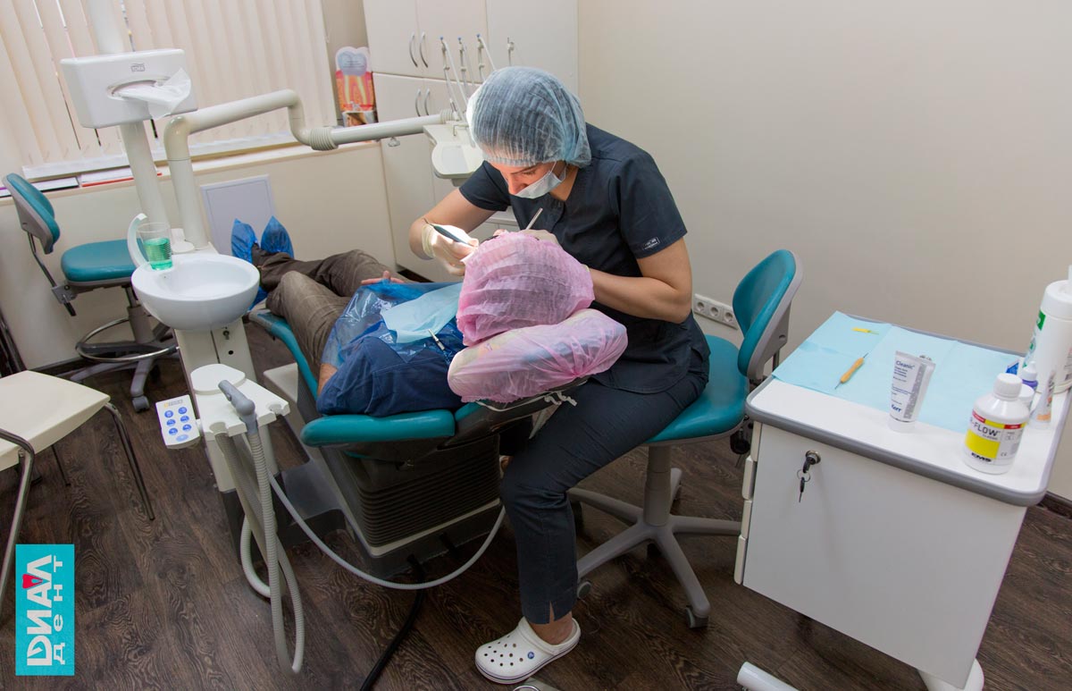 профессиональная чистка зубов в Диал-Дент