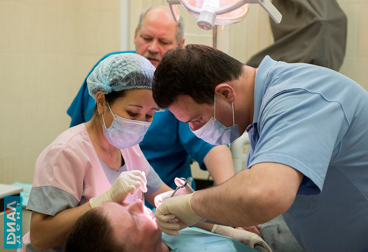 имплантация зубов в седации, хирург В.П. Алавердов 
