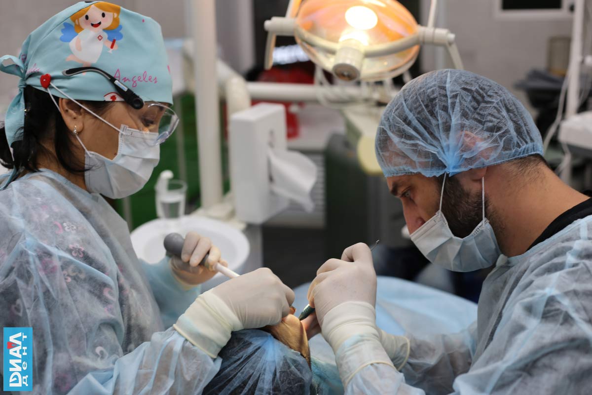 имплантация зубов в Диал-Дент