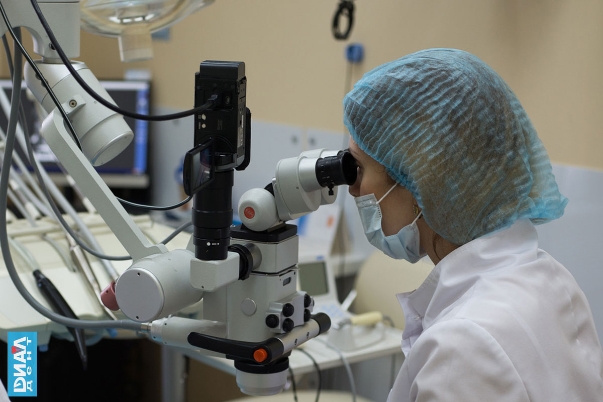 лечение кариеса зубов с микроскопом проводит стоматолог-терапевт В.Л. Ушакова