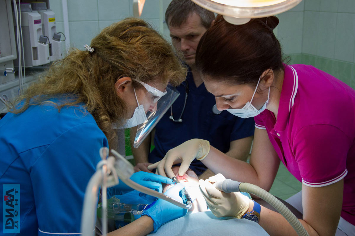 лечение зубов под наркозом детям в Диал-Дент