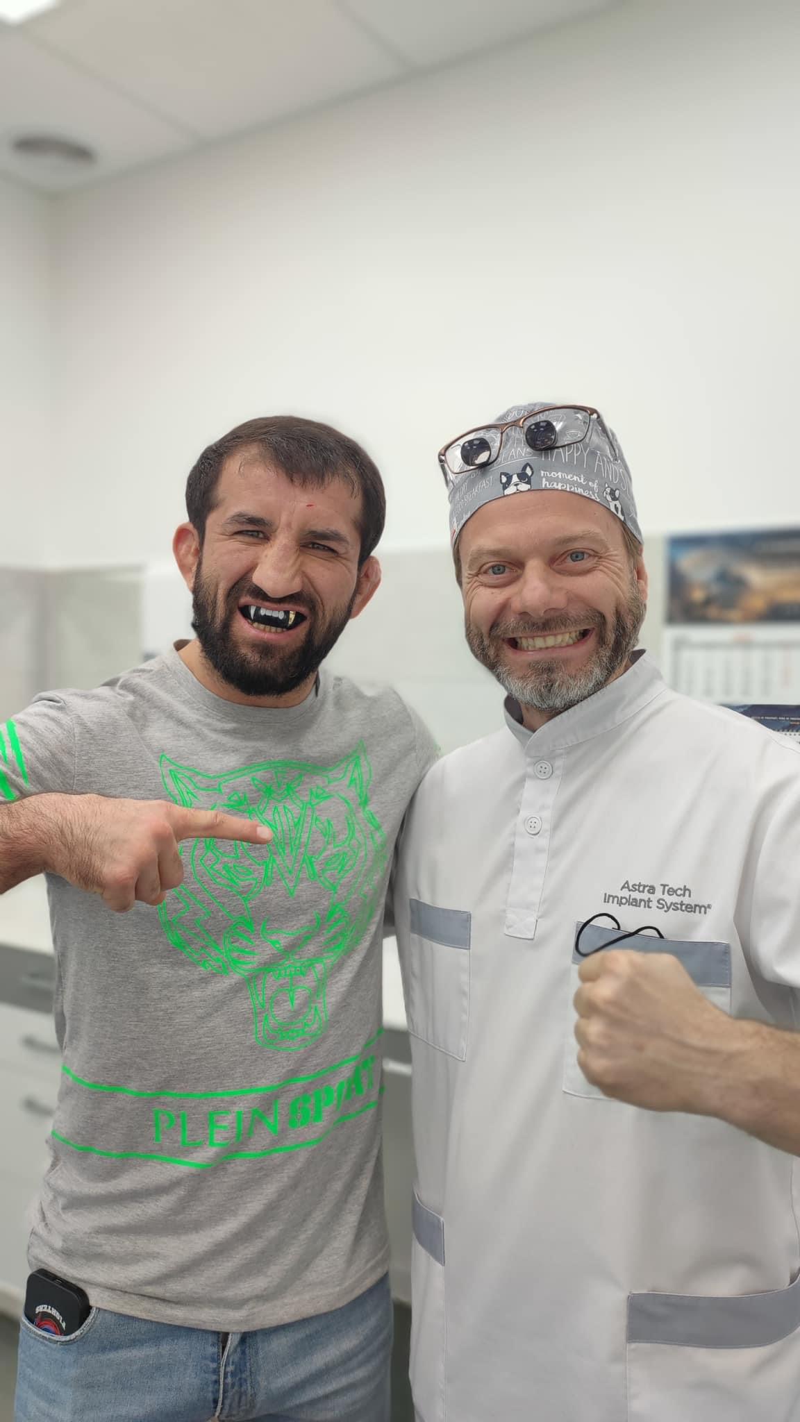 Расул Мирзаев с главным врачом Диал-Дент Цукором Сергеем Владимировичем